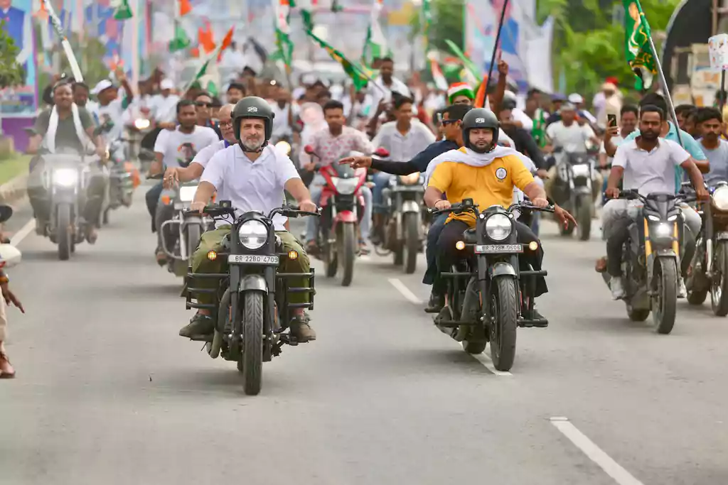 బుల్లెట్‌ బండిపై బిహార్ వీధుల్లో రాహుల్ గాంధీ, తేజస్వి యాదవ్