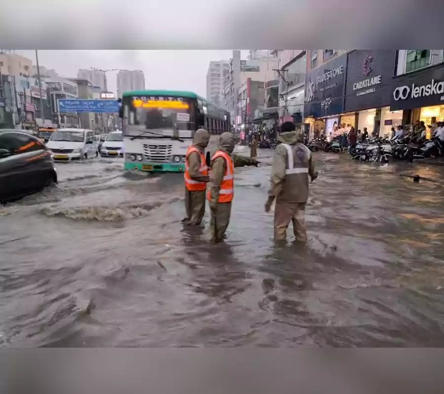 కేవలం 2 గంటల్లోనే 151 మి.మీ వర్షమా..