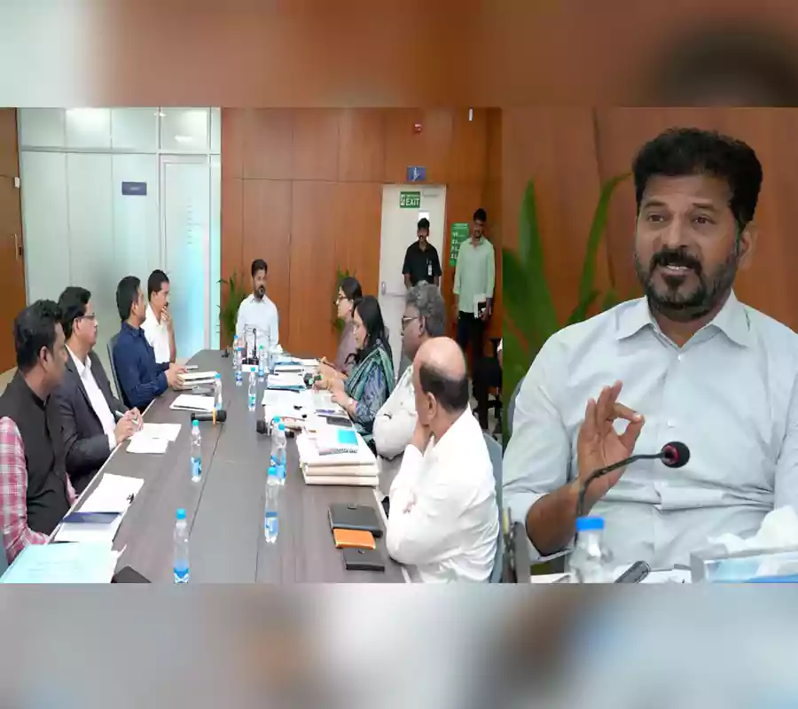 విద్యార్థులు, టీచర్లకు ఫేషియల్ రికగ్నిషన్.. రేవంత్ సర్కార్ సంచలన నిర్ణయం