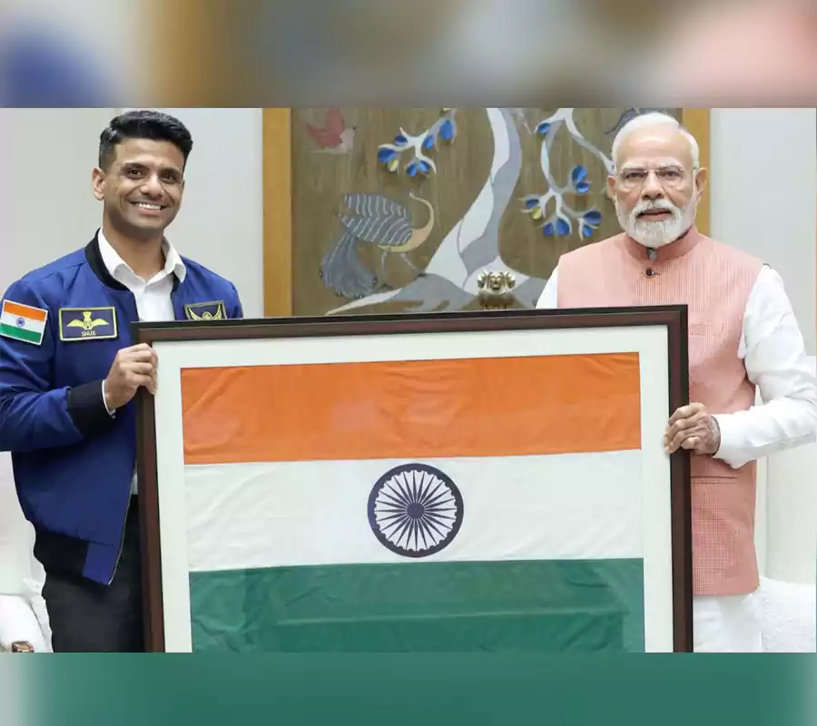 ప్రధాని మోడీని కలిసిన శుభాంశు శుక్లా..