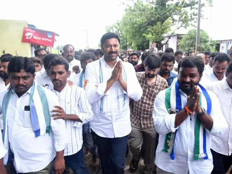 పులివెందులలో టెన్షన్ టెన్షన్.. కీలక నేతల హౌస్ అరెస్ట్