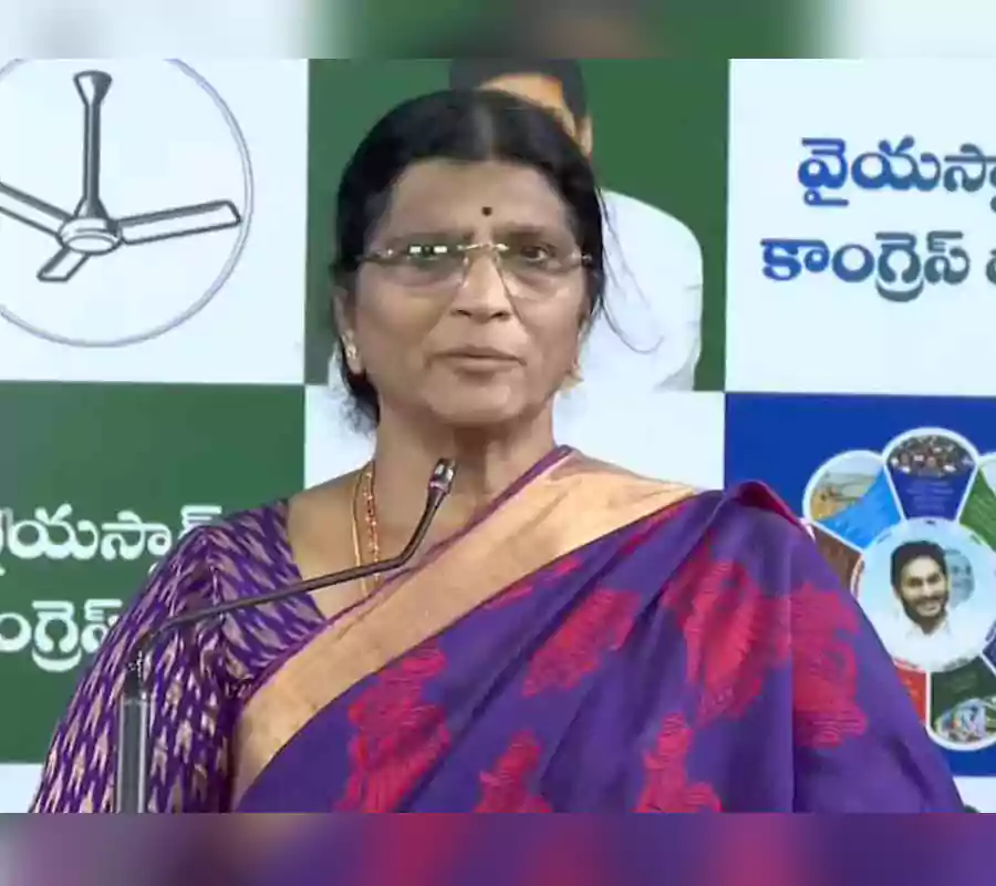 ఎన్టీఆర్ గురించి మాట్లాడే అర్హత మీకు లేదు.. చంద్రబాబు, వెంకయ్య నాయుడిపై లక్ష్మీపార్వతి ధ్వజం