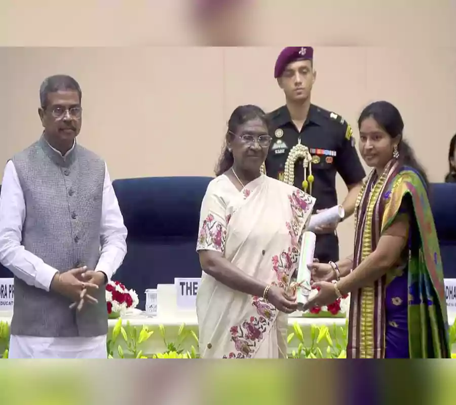 రాష్ట్ర‌ప‌తి చేతుల మీదుగా మారం ప‌విత్ర అవార్డు స్వీక‌ర‌ణ‌