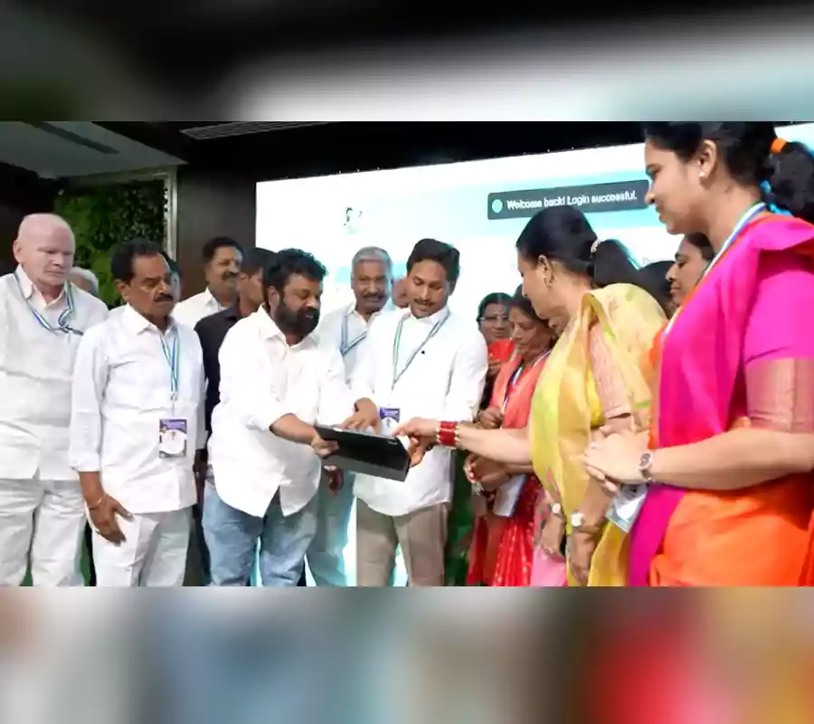 రెడ్‌ బుక్‌ తరహాలో డిజిటల్‌ బుక్‌ లాంచ్‌ చేసిన వైఎస్‌ జగన్‌