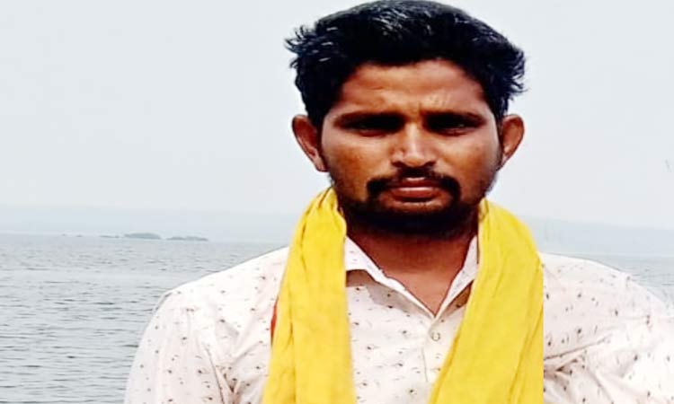 యూరియా దొరకలేదనే మనస్తాపంతో యువ రైతు ఆత్మహత్య