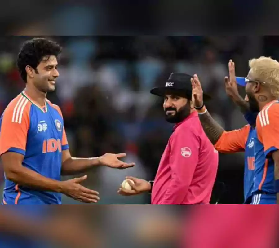 ఆరంభంలోనే రెండు వికెట్లు కోల్పోయిన పాకిస్థాన్