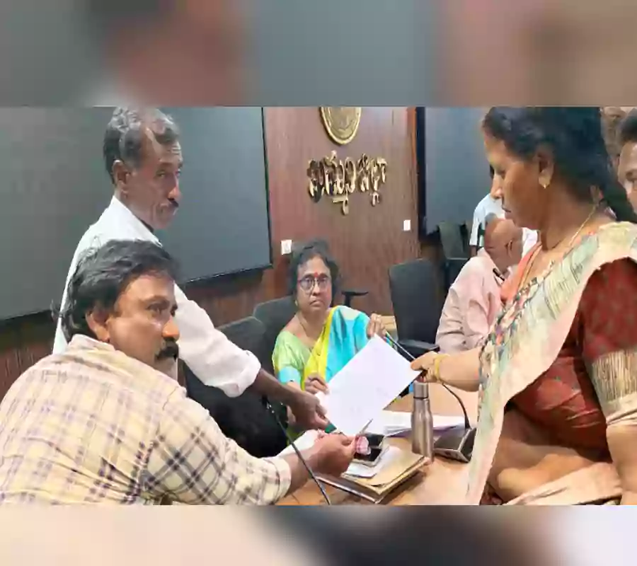 ‘కాంగ్రెస్ వారికే ఇందిరమ్మ ఇల్లు ఇచ్చారు’