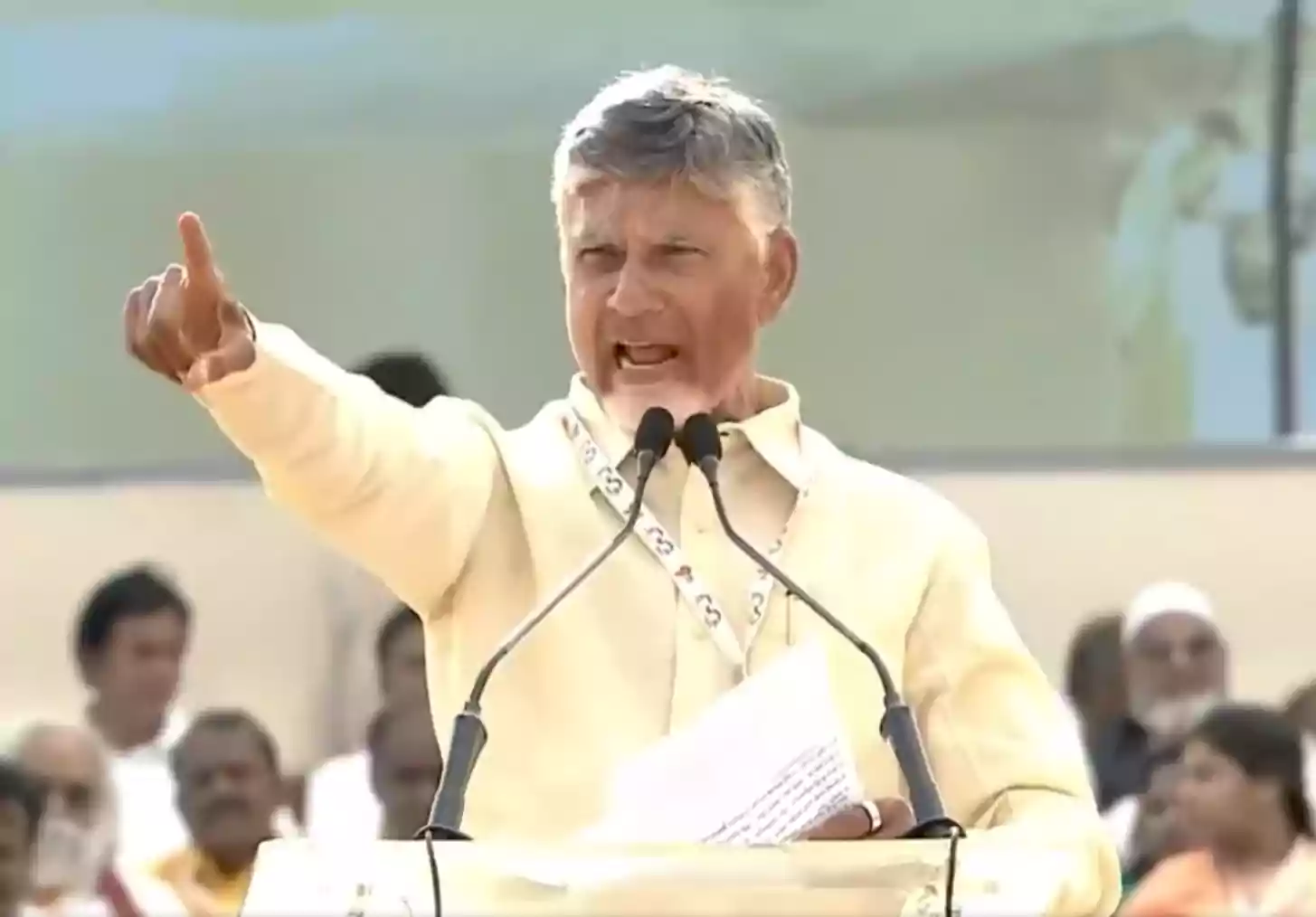 ఇక్కడ ఉంది సీబీఎన్, పవన్ కళ్యాణ్: జగన్‌కు చంద్రబాబు మాస్ వార్నింగ్