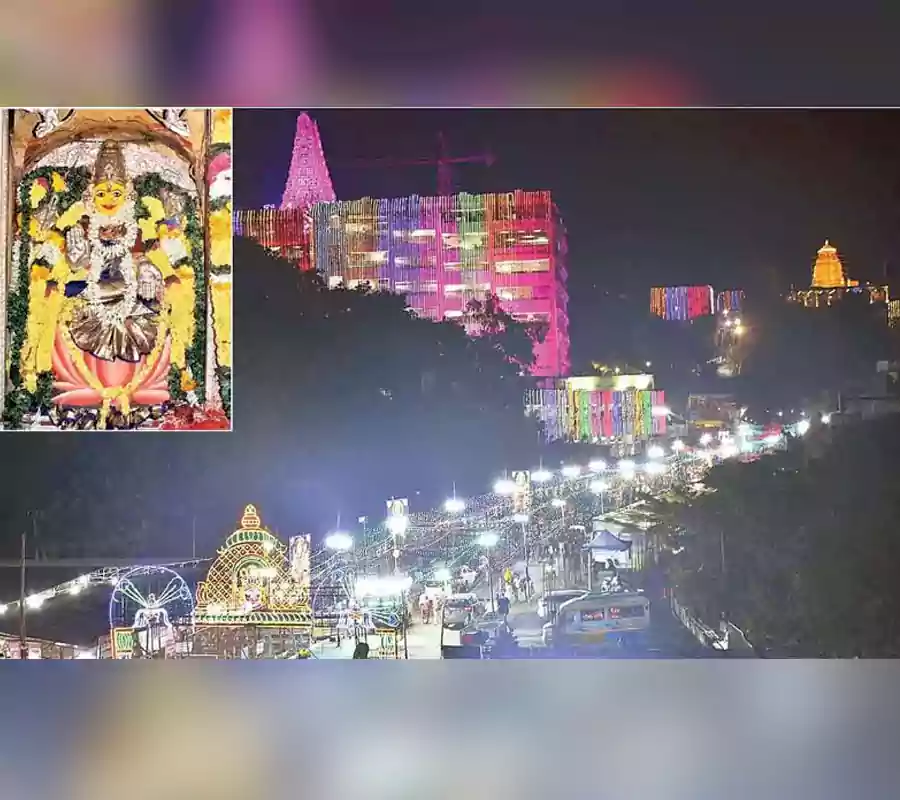 ఇంద్రకీలాద్రికి పోటెత్తిన భక్తులు