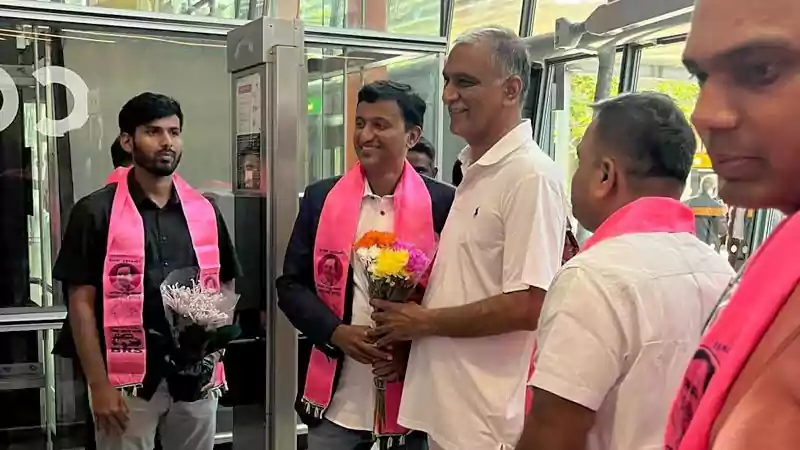లండన్ లో హరీష్ రావు..ఇదేం ట్విస్ట్..?