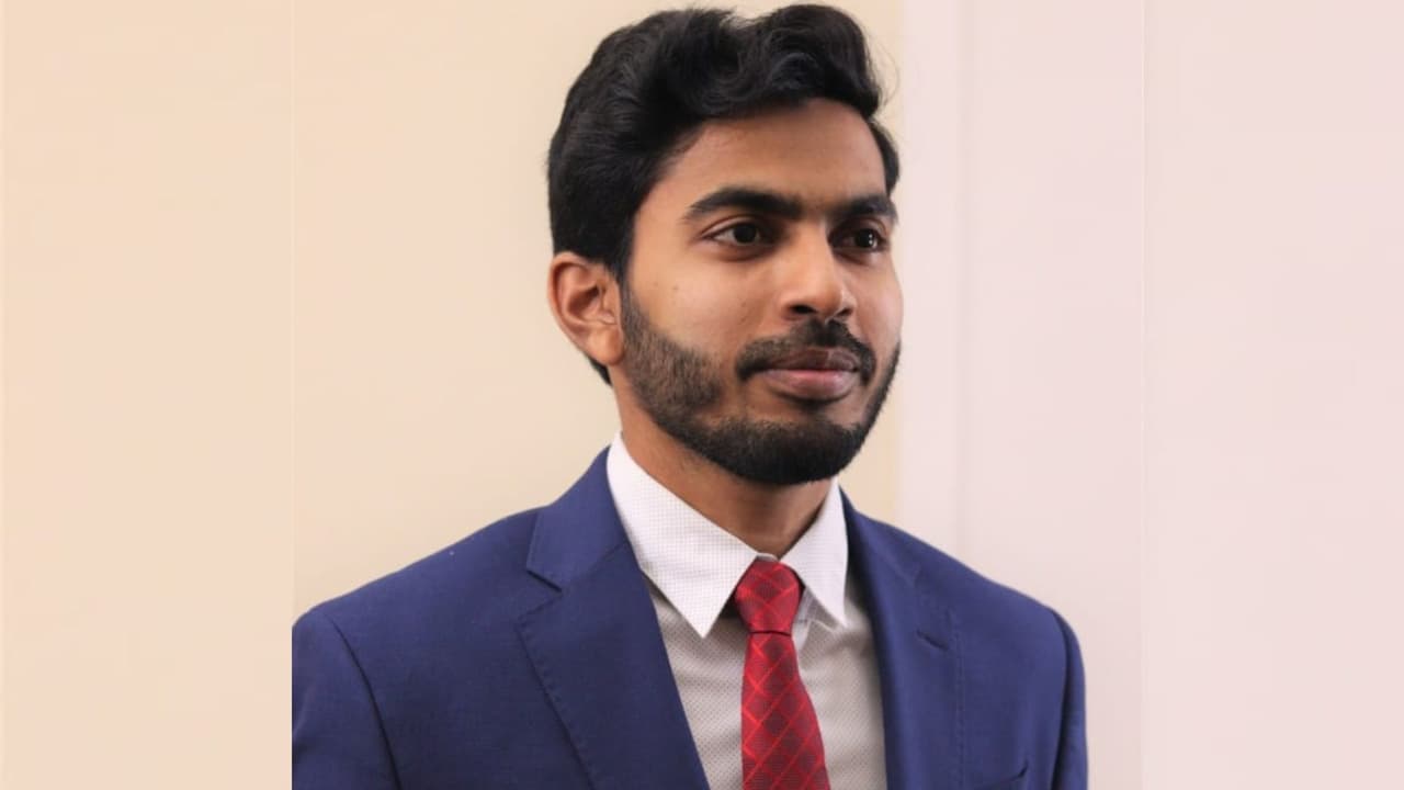 పోలీసుల కాల్పుల్లో తెలుగు యువకుడు మృతి