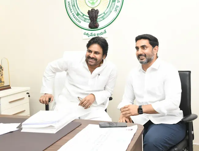 డీఎస్సీ నియామక పత్రాల పంపిణీకి పవన్ ను ఆహ్వానించిన లోకేశ్