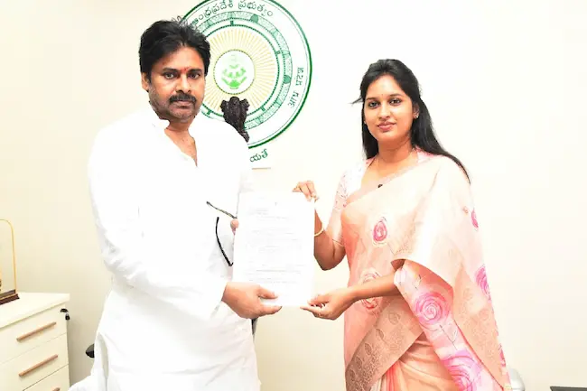 శింగనమల అభివృద్ధిపై పవన్‌కు ఎమ్మెల్యే శ్రావణి వినతి