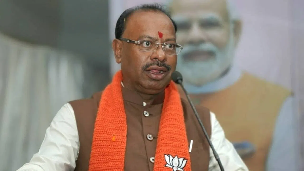 అందరి ఫోన్లు, వాట్సాప్ ఖాతాలపై నిఘా పెట్టాం’: బీజేపీ మంత్రి
