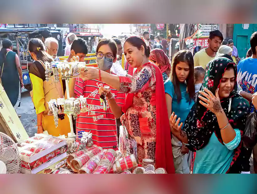 దేశ చరిత్రలోనే తొలిసారిగా..! దీపావళి రోజున రూ.6.05లక్షల కోట్ల అమ్మకాలు..!