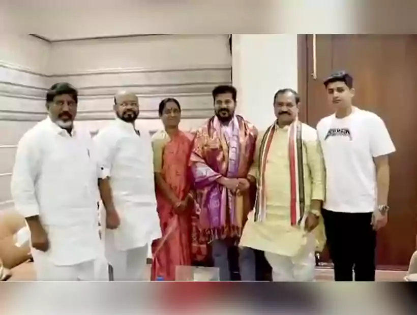 రేవంత్ రెడ్డిని కలిసిన మంత్రి కొండా సురేఖ దంపతులు..