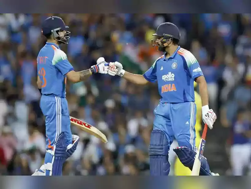 హిట్మ్యాన్ శతకం.. కోహ్లీ అర్ధ శతకం..