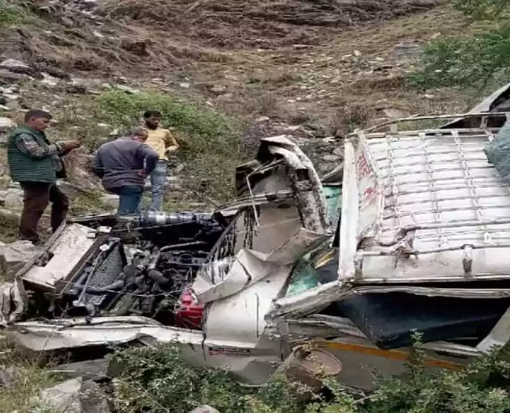 ఘాట్ రోడ్డులో ఘోర ప్రమాదం..8మంది మృతి