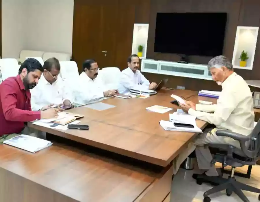 ఒక్కో కుటుంబానికి రూ.3000, 25 కేజీల బియ్యం… సీఎం