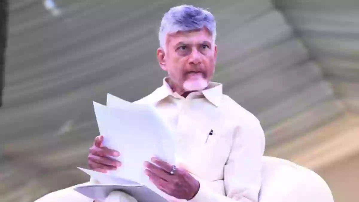 కల్తీ మద్యం కేసులో ఆరోపణలు ఎదుర్కొంటున్న టీడీపీ నేతలపై పార్టీ వేటు