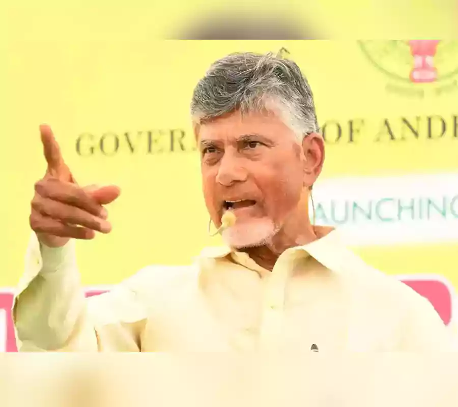 సోషల్ మీడియాపై యుద్ధం.. చంద్రబాబు సర్కార్ సరికొత్త వ్యూహం..