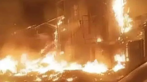 టపాసుల గోదాంలో అగ్ని ప్రమాదం