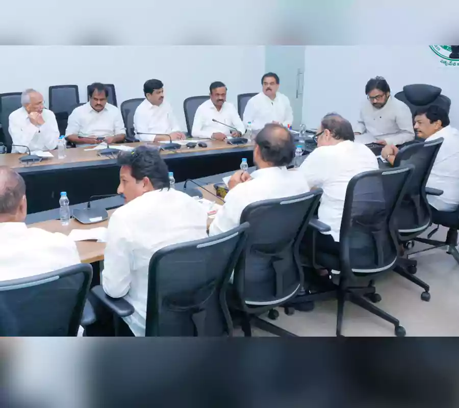 జనసేన ఎమ్మెల్యేలతో పవన్ కల్యాణ్ భేటీ..
