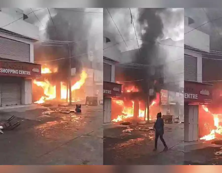 కరీంనగర్లో భారీ అగ్నిప్రమాదం.. బట్టల షాపులో చెలరేగిన మంటలు