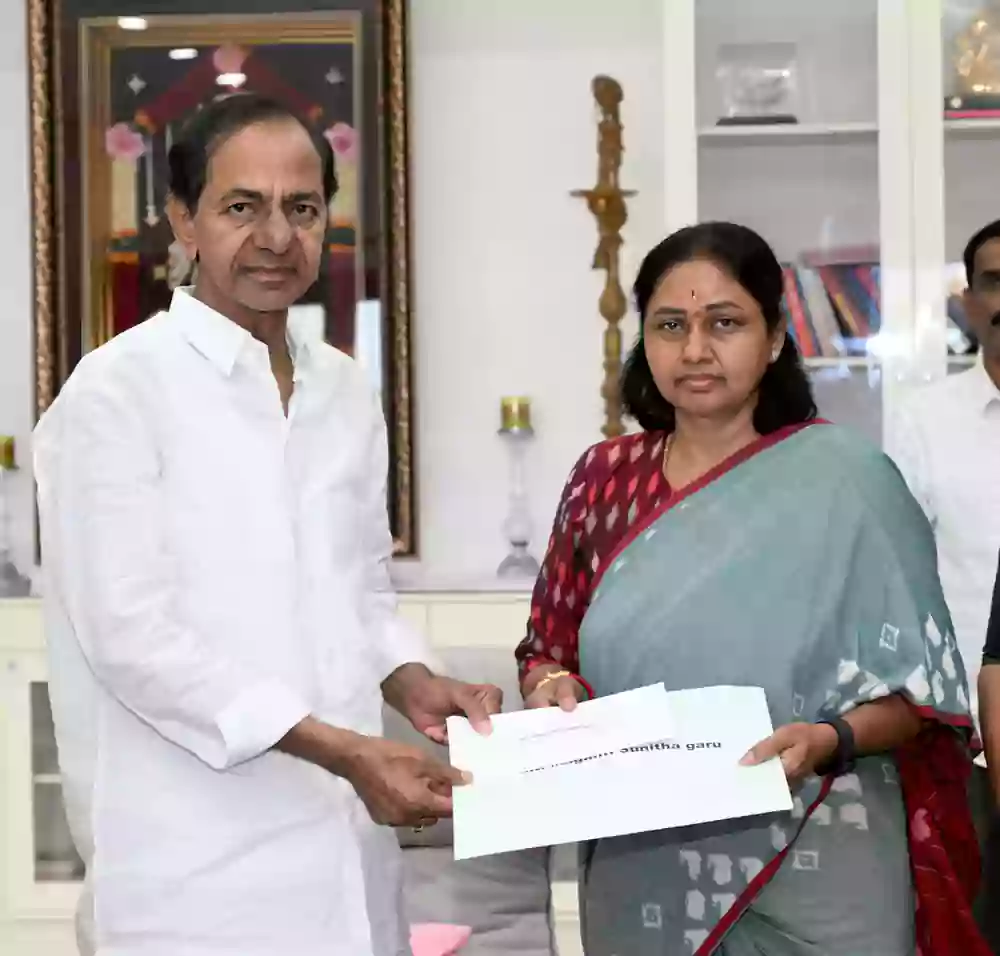 మాగంటి సునీతకు బి.ఫాం అందజేసిన కెసిఆర్