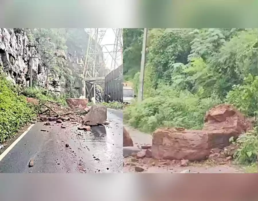 శ్రీశైలంలో కుండపోత వర్షం.. విరిగిపడ్డ కొండచరియలు