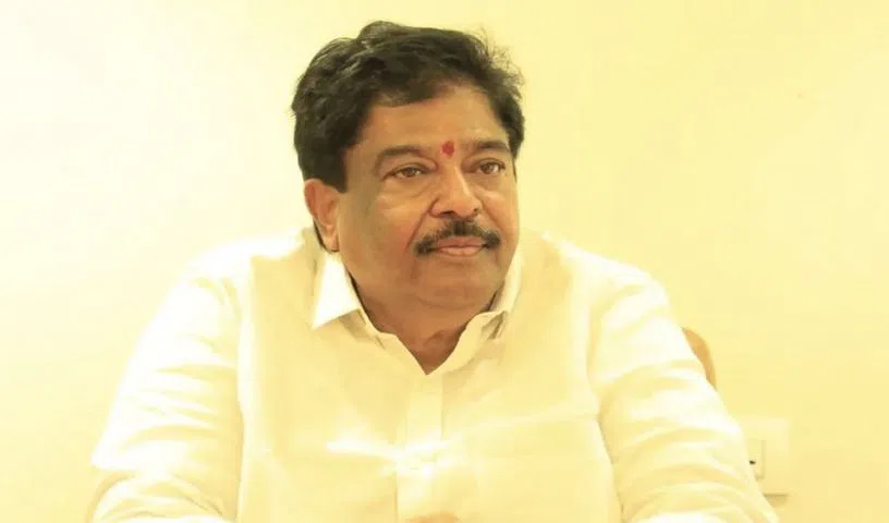 కాంగ్రెస్ అభ్యర్థి తండ్రి చిన్న శ్రీశైలం యాదవ్‌కు షాక్