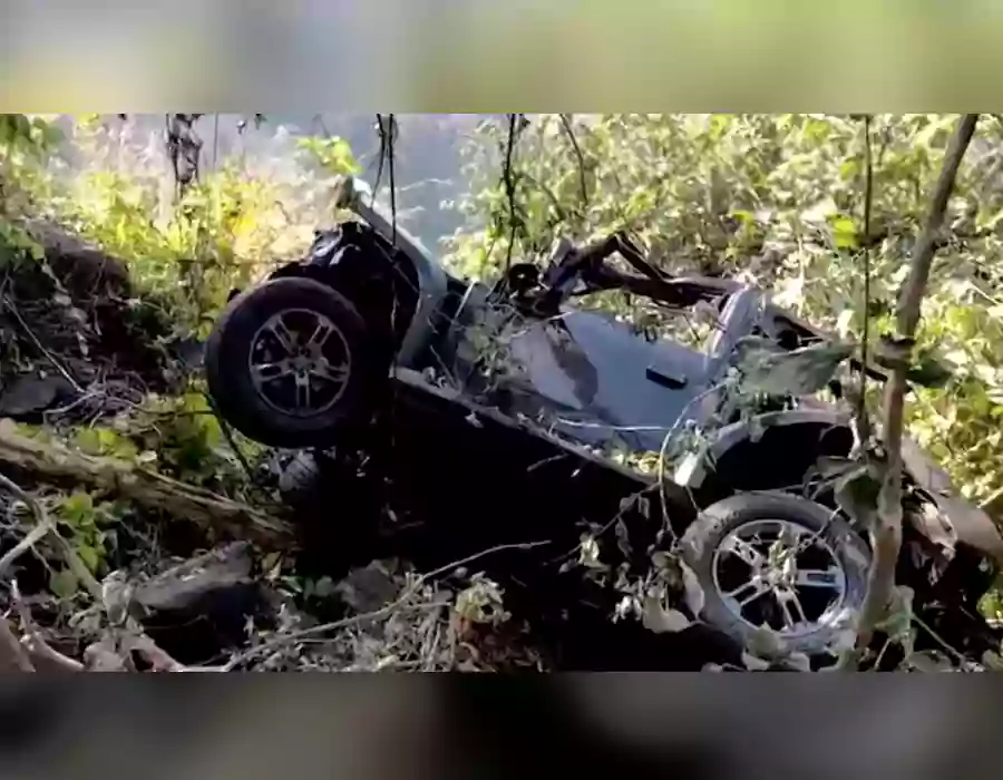 గుండె పగిలే విషాదం.. 500 అడుగుల లోయలో పడ్డ థార్..