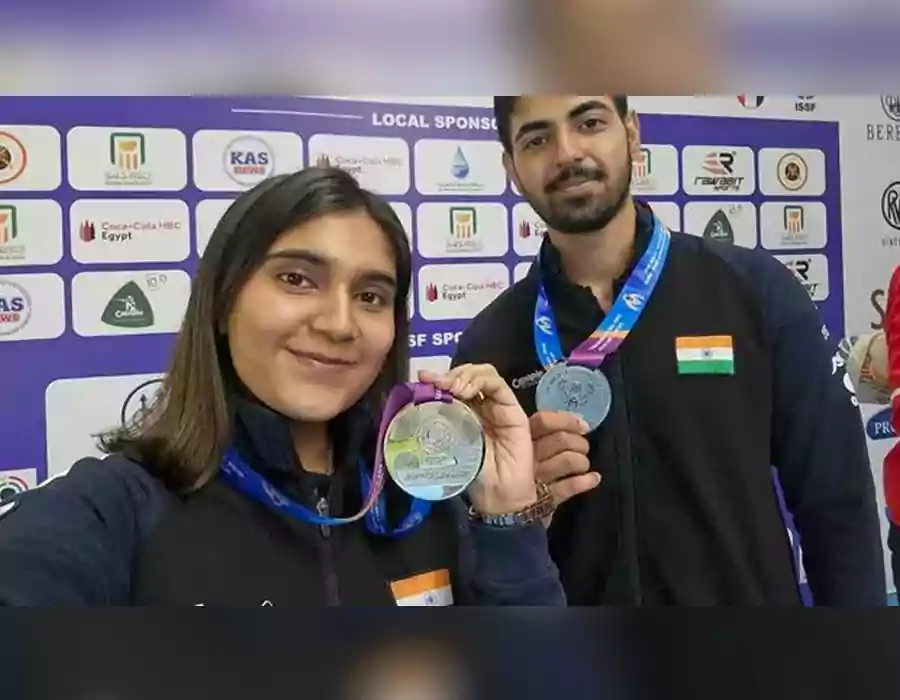 ఇషా జోడీకి రజతం