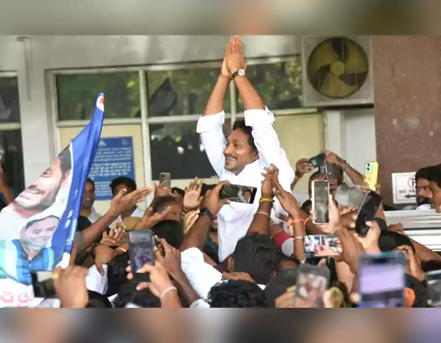 అక్రమాస్తుల కేసులో నాంపల్లి కోర్టుకు హాజరైన వైసీపీ అధినేత వైఎస్‌ జగన్