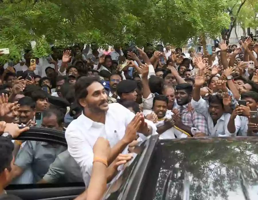 జగన్ కాన్వాయ్ యాక్సిడెంట్..