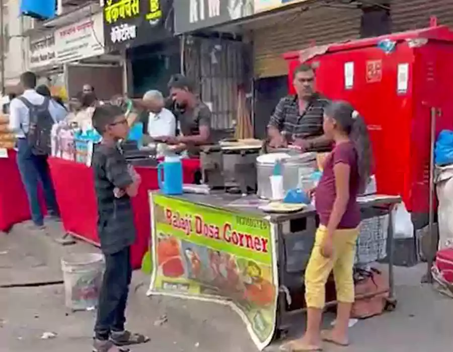 పానీపూరీ విక్రేతకు.. ఫుట్‌పాత్‌ స్థలం అమ్మిన శివసేన నేత