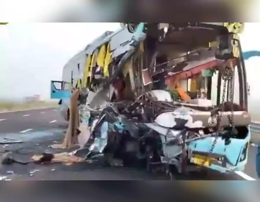 మరో వాహనాన్ని ఢీకొట్టిన స్లీపర్ బస్సు.. ఇద్దరు ప్రయాణికులు మృతి, 12 మందికి గాయాలు