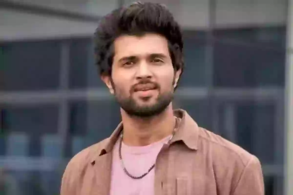 సిట్ విచారణకు హాజరైన విజయ్‌ దేవరకొండ..