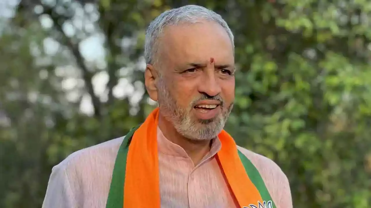 జాతీయ గీతంపై బీజేపీ ఎంపీ వివాదాస్పద వ్యాఖ్యలు