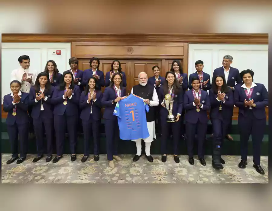 ప్రపంచ కప్ గెలిచిన మహిళా క్రికెట్ జట్టుకి ప్రధాని మోదీ ఘన సన్మానం..