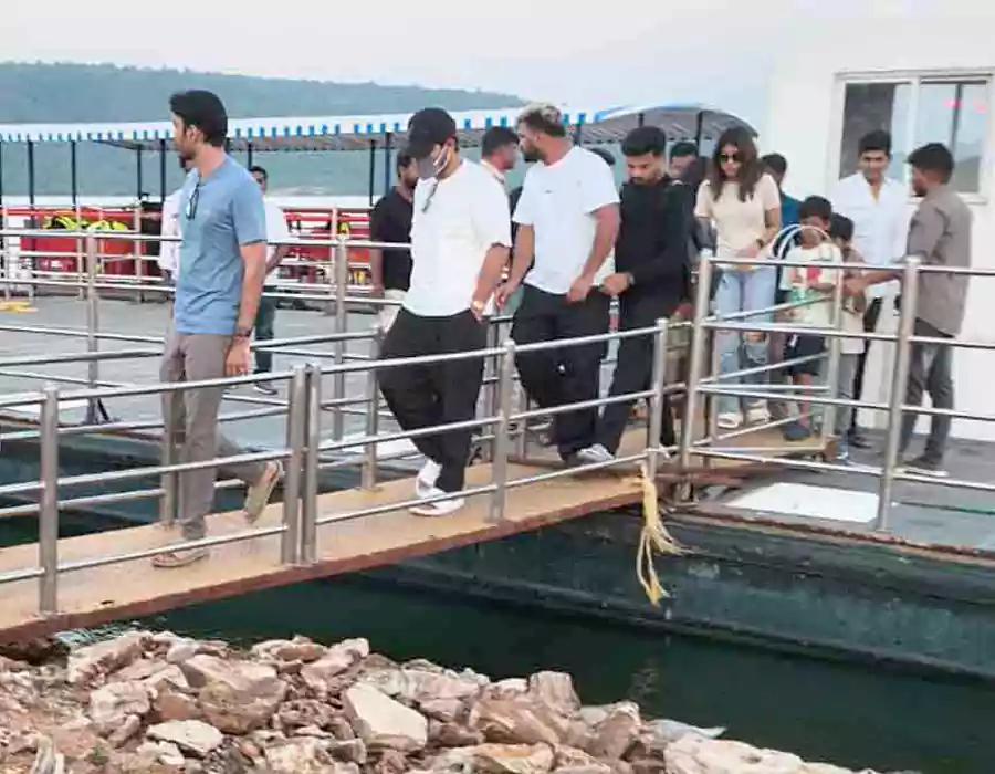 రిలాక్సింగ్ మూడ్‌లో అల్లు అర్జున్.. సోమశిలలో సందడి