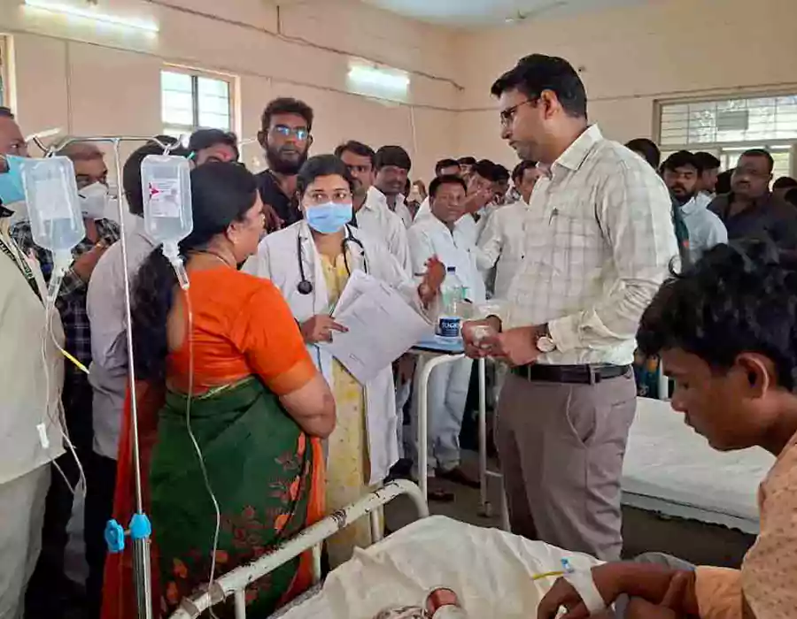 బీసీ హాస్టల్‌లో విద్యార్థుల అస్వస్థత.. వెల్ఫేర్‌ ఆఫీసర్‌ సస్పెన్షన్‌