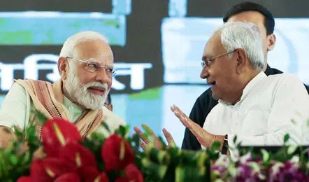 భారీ ఆధిక్యం దిశగా ఎన్డీయే.. 60 స్థానాలతో సరిపెట్టుకున్న మహాగఠ్‌బంధన్‌