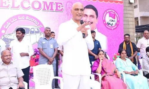 30 శాతం కమీషన్లు… అందుకే ఆ రంగం పడిపోయింది: హరీష్ రావు