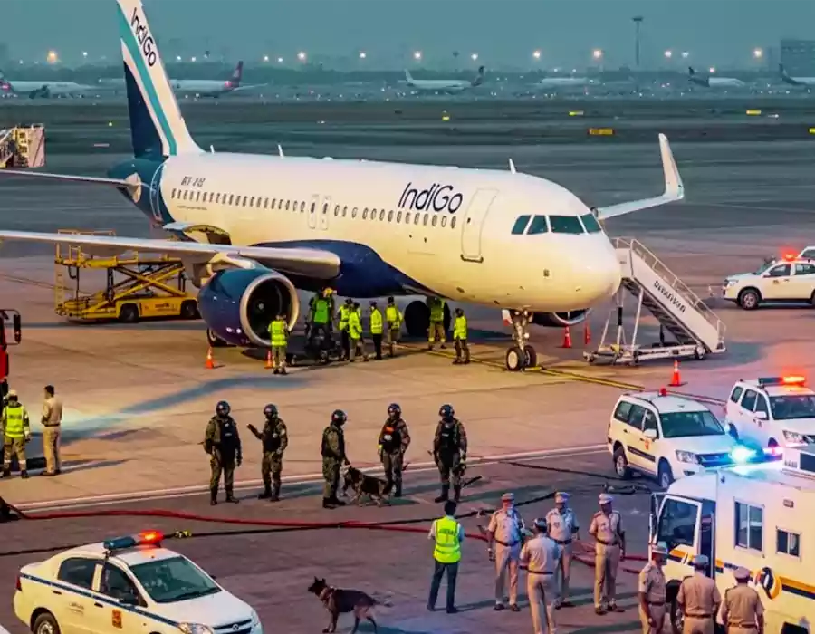 శంషాబాద్ ఎయిర్‌పోర్టుకు బాంబు బెదిరింపులు..