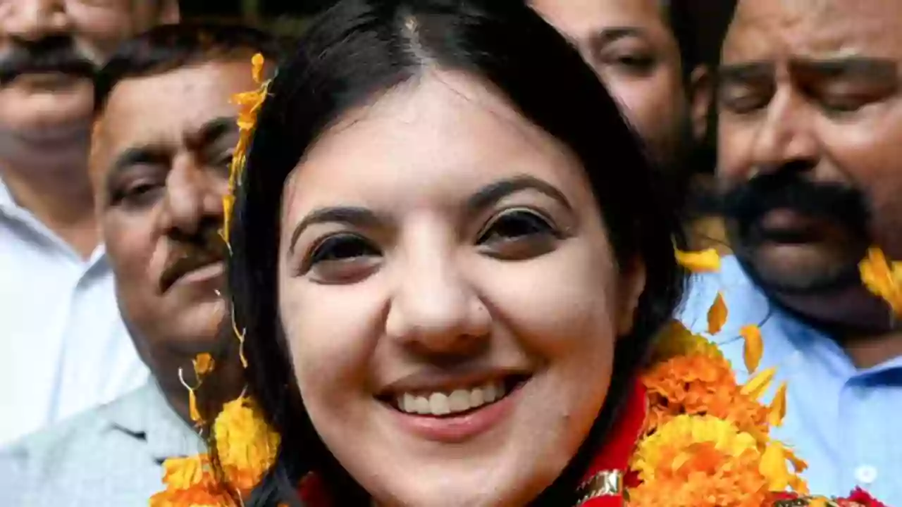 జ‌మ్మూక‌శ్మీర్‌లో ముందంజ‌లో బీజేపీ అభ్య‌ర్థి