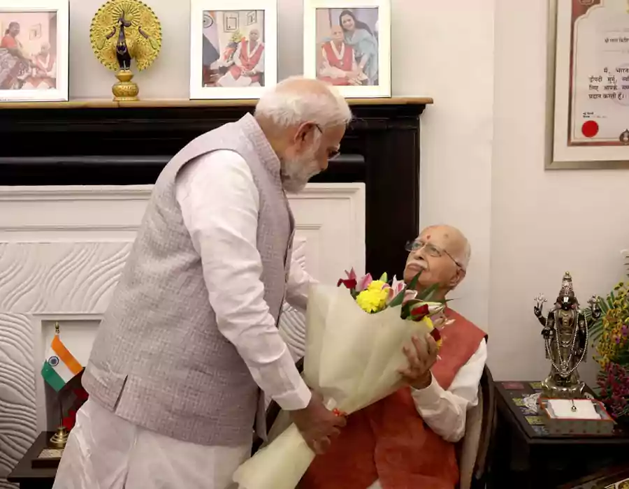 అగ్రనేత ఎల్‌.కె.అద్వానీ ఇంటికి వెళ్లి జన్మదిన శుభాకాంక్షలు తెలిపిన ప్రధాని మోదీ