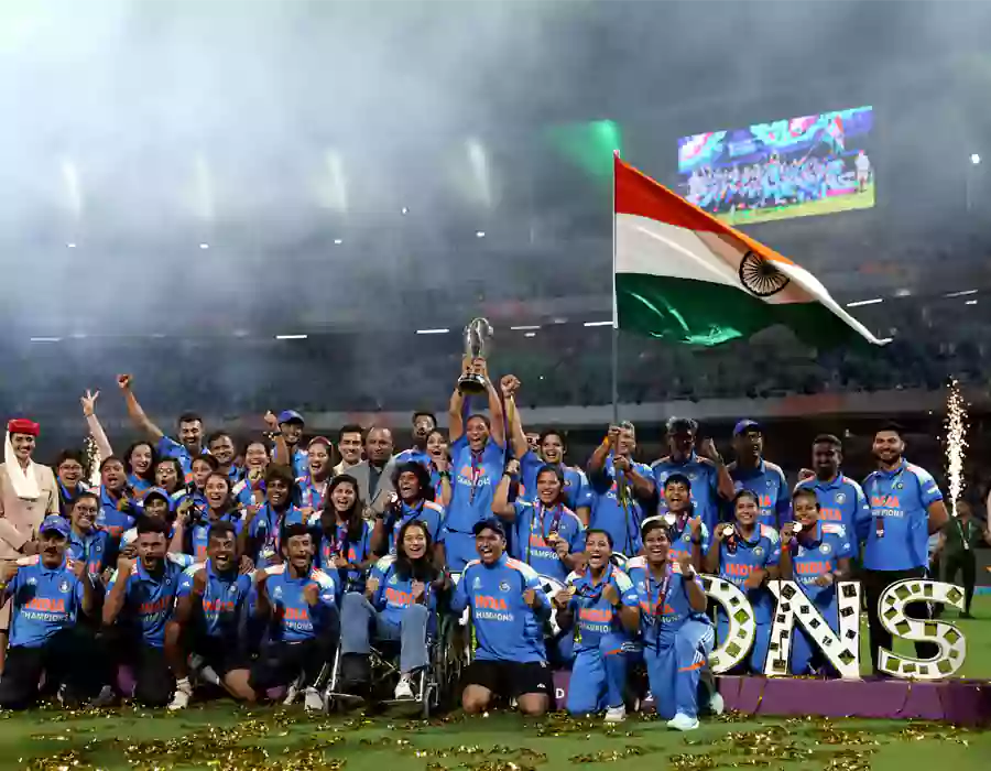 మహిళా జట్టుకు డైమండ్ నెక్లెస్‌లు.. సూరత్ వ్యాపారి భారీ బహుమతులు..