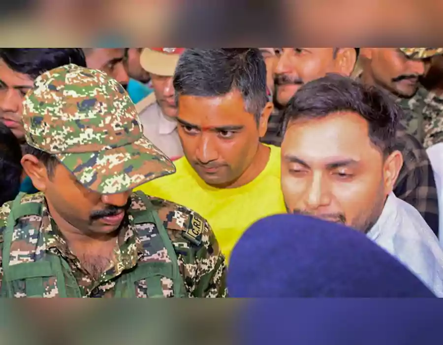 లిక్క‌ర్ స్కామ్‌లో సీఎం కుమారుడికి ముట్టిన 250 కోట్లు