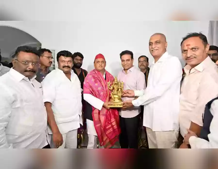 కేటీఆర్‌తో సమావేశమైన అఖిలేష్‌ యాదవ్‌..